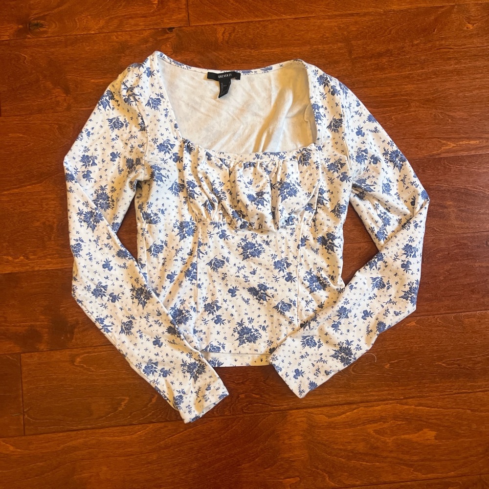 Forever 21 White and Blue Floral Long Sleeve Top
